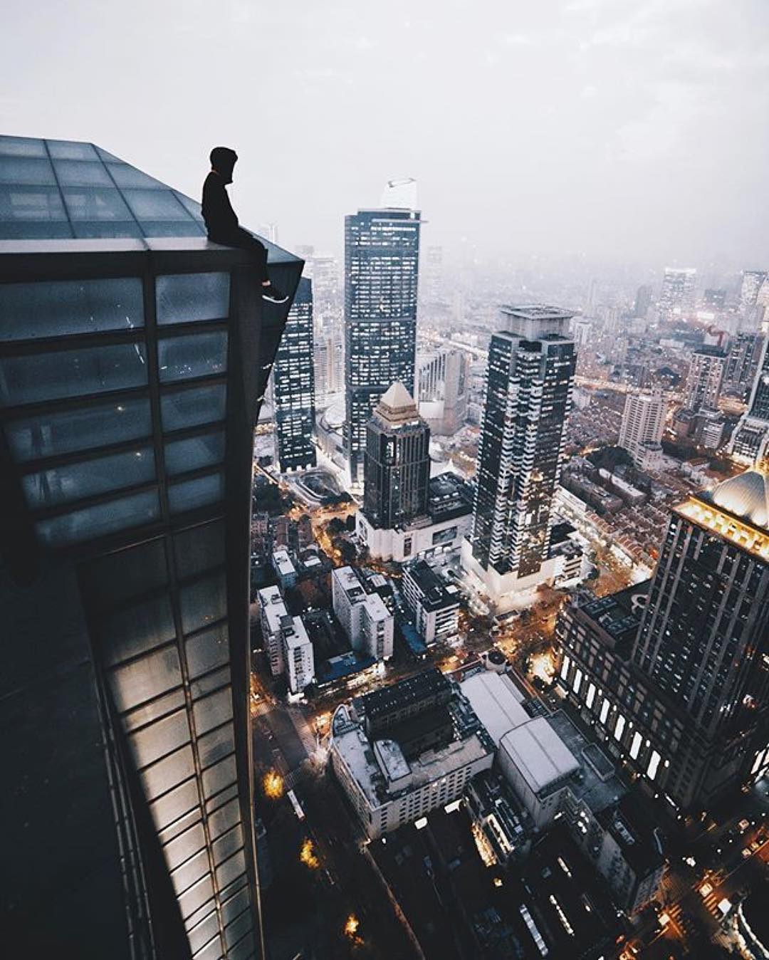 Popular Chinese roofer Yongning Wu dies after 62-story fall | 2024