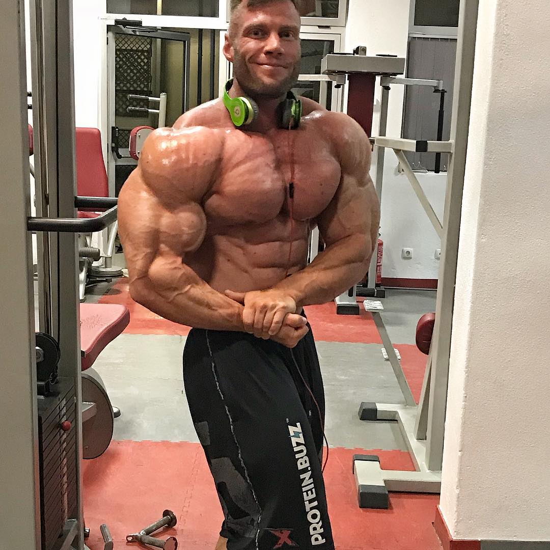 Peter Molnar and his physique that you'll probably call ... - 1080 x 1080 jpeg 154kB