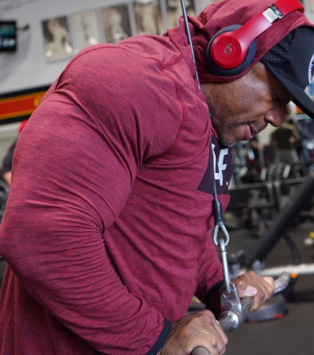 Days out from Olympia: vascular and shredded Shawn Rhoden